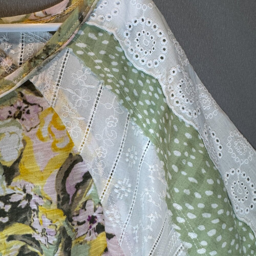 NWT CATO 26/28W Boho Floral Patchwork Eyelet Sleeve Mixed Media Raw Hem Top - Picture 2 of 12